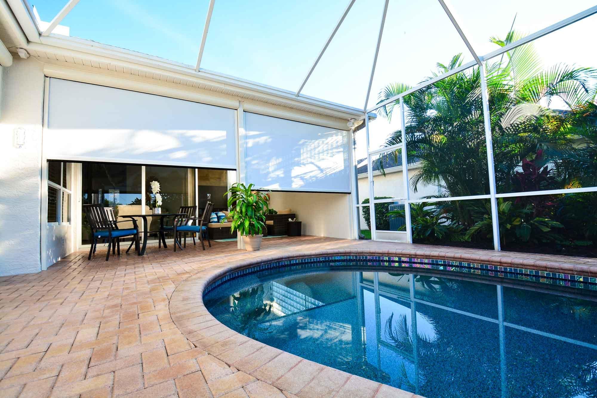 Garage motorized screen